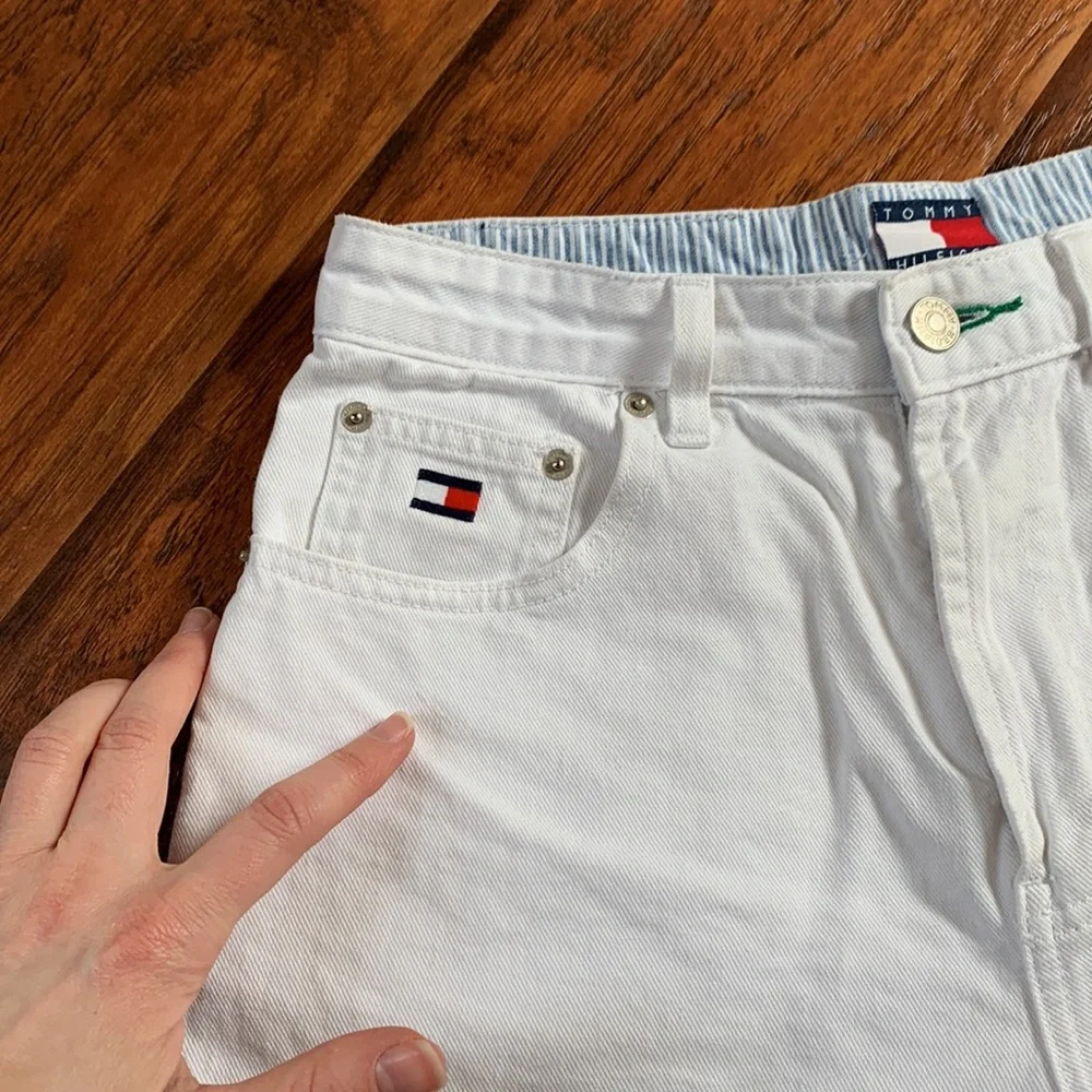 VTG TOMMY HILFIGER High Waist White Denim Shorts Classic Logo Flag Patch